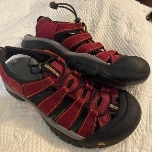 Keen Women's Red Newport h2 size 39.5 9.5 9 waterproof sandals
